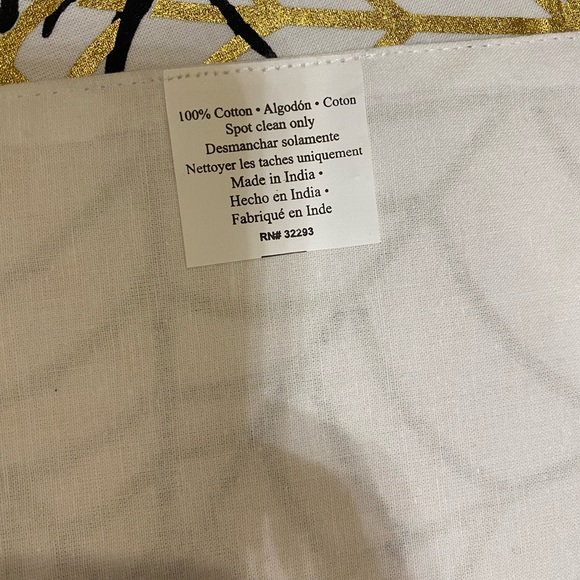 73” BLACK, WHITE & GOLD SPIDERWEB TABLERUNNER - Picture 3 of 6